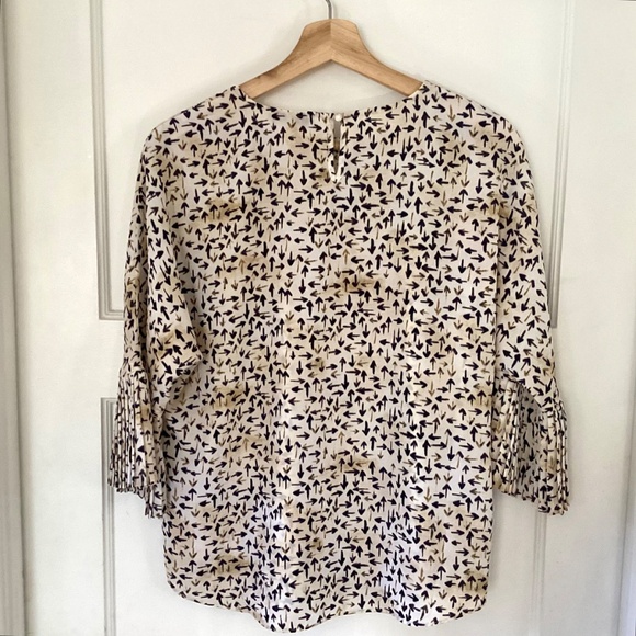 Sioni Von Maur Women’s Arrow Print 3/4 Pleated Bell Sleeve Blouse size S career - Picture 10 of 12